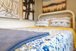 2 bedrooms, iron/ironing board, free WiFi, bed sheets - Jewel's Rest 2 Bedroom Suite - Kull Kitchen - Full Bath (Damascus)