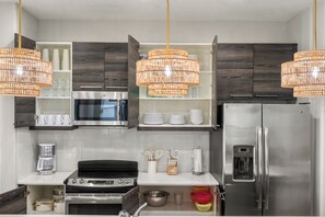 Microonde, forno, piano cottura, lavastoviglie