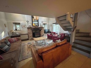 Living area - Beautiful Wiltshire mill house (Chippenham)