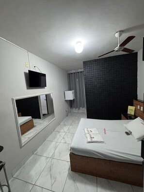 Basic Suite, Air conditioning, Garden View | Minibar, desk, laptop workspace, free WiFi - Motel Fascinação (Contagem)