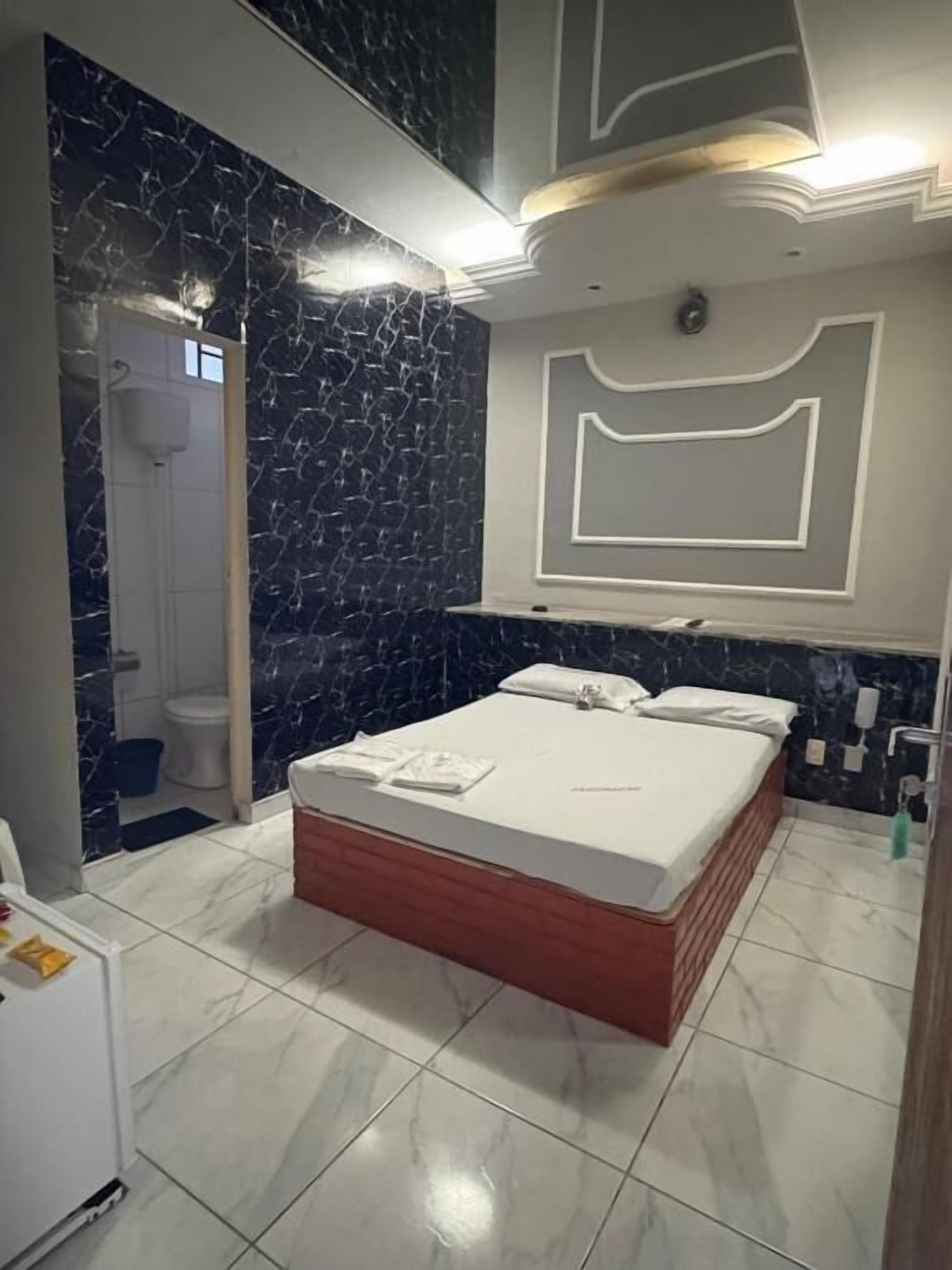 Basic Suite, Air conditioning, Garden View | Bathroom | Shower, towels, soap, toilet paper