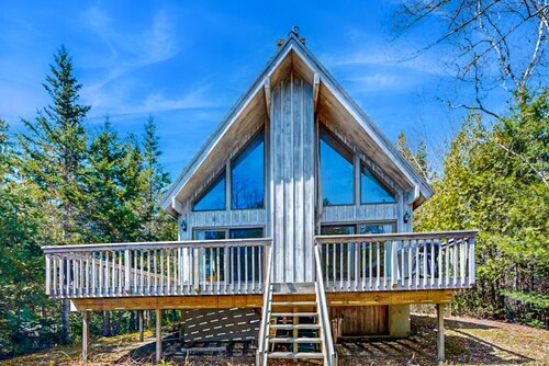 Downeast Waterfront Getaway with Bay Views