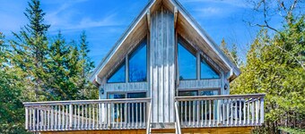 Downeast Waterfront Getaway with Bay Views