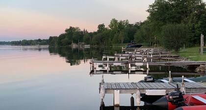 Upper Rideau Resorts Waterfront cabin#5