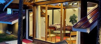 Cozy 1-bedroom 1000 sqft Private Lodge on 6 peaceful acres in Colorado Springs