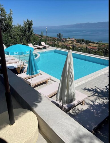 Spacious 5-bedroom cottage in peaceful Memlisht perfect for families