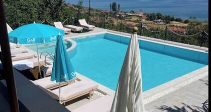 Spacious 5-bedroom cottage in peaceful Memlisht perfect for families