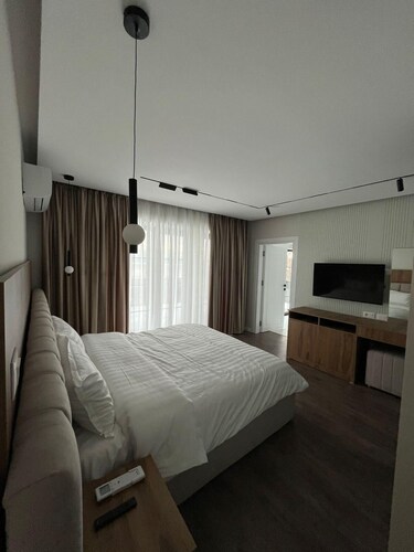 Spacious 5-bedroom cottage in peaceful Memlisht perfect for families