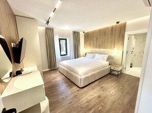 5 chambres, fer et planche à repasser, Wi-Fi, draps fournis