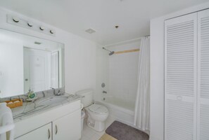 Apartment | Bathroom - Brickell Bay 3304 (Miami)