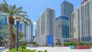A modern urban area with high-rise buildings, palm trees, and a clear sky. - Brickell Bay 3304 (Miami)