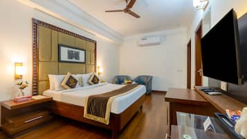 Deluxe Double Room | Peralatan tempat tidur premium, tilam berlapik, meja