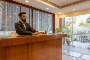 Reception - Foxoso The BMK Hotel (New Delhi)
