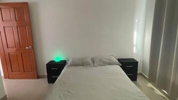 1 chambre, bureau, fer et planche à repasser, Wi-Fi gratuit