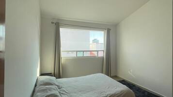 1 chambre, bureau, fer et planche à repasser, Wi-Fi gratuit