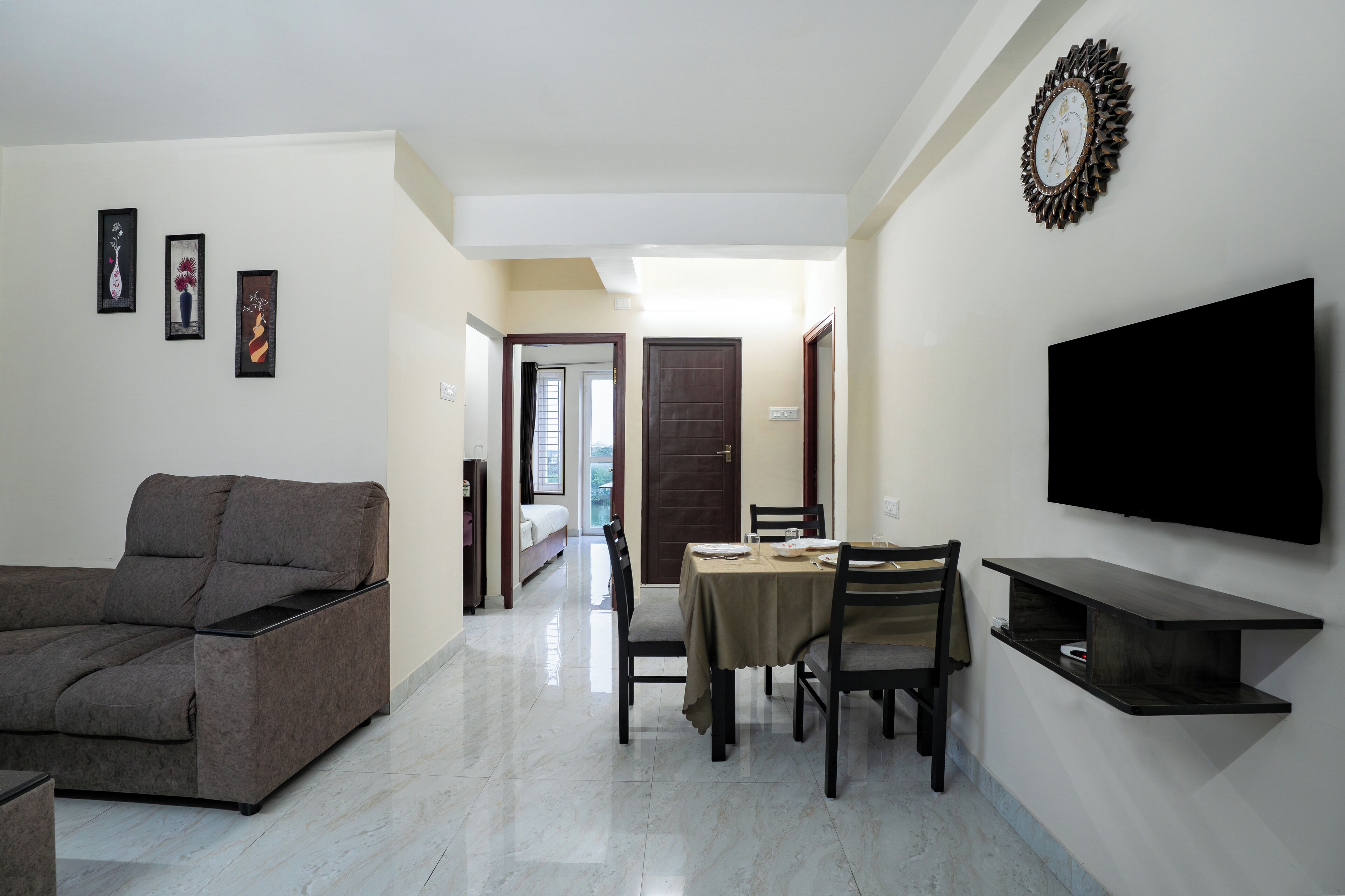 Luxury Apartment, 1 Bedroom, Lake View | Living area | Computer monitors, printers