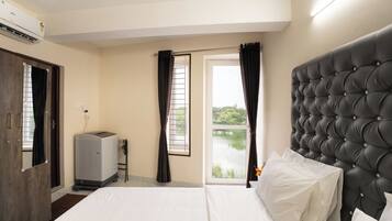 Luxury Apartment, 1 Bedroom, Lake View | In-room safe, laptop workspace, blackout curtains, soundproofing