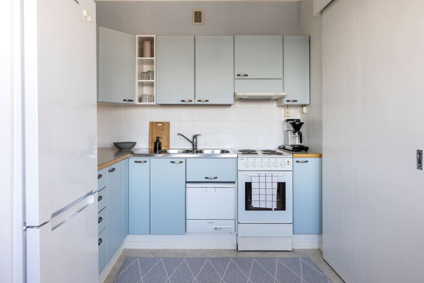 Kühlschrank, Mikrowelle, Ofen, Geschirrspüler