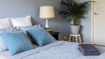 Skrivbord, strykjÀrn/strykbrÀda, resesÀng och wi-fi