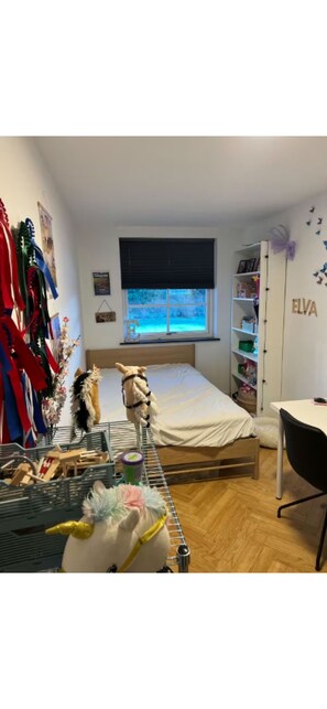 4 quartos, ferros/tábuas de passar roupa, Wi-Fi, roupa de cama