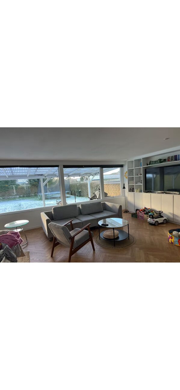 Children’s area - Stort 140 m2 familiehus med have i Odense - 4 værelser, tæt på letbane. (Odense)