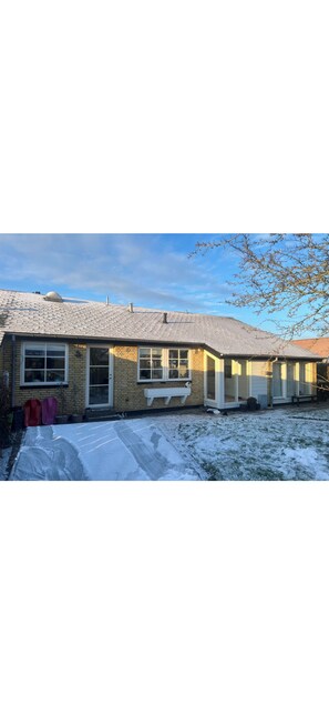 Exterior - Stort 140 m2 familiehus med have i Odense - 4 værelser, tæt på letbane. (Odense)