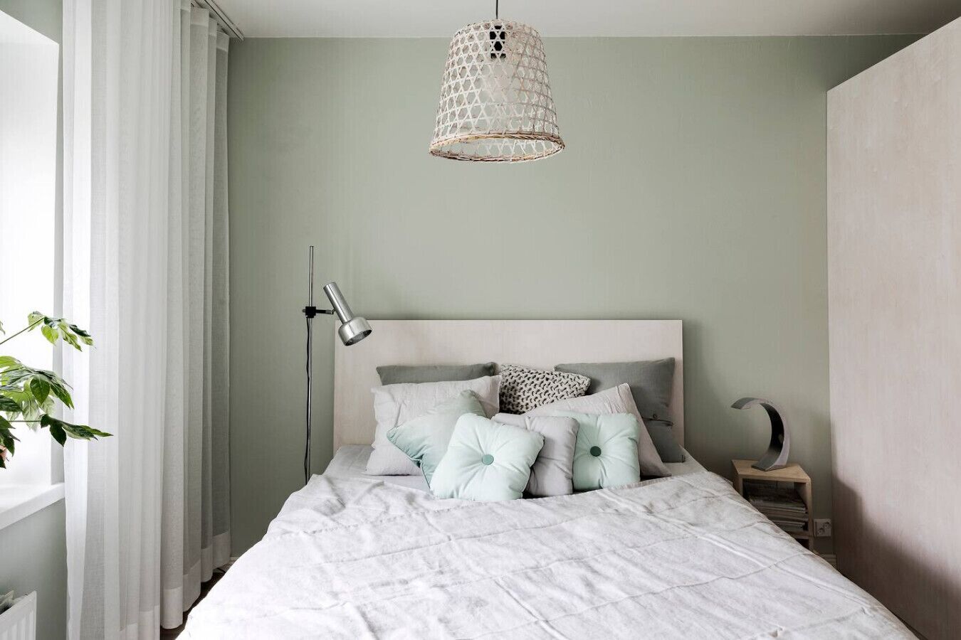 Silitysrauta/-lauta, vauvan matkasänky, Wi-Fi, vuodevaatteet