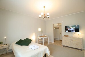 Iron/ironing board, WiFi - Borg Kiertokatu | Spacious Studio · Free Parking · Washer · Kitchen (Pori)