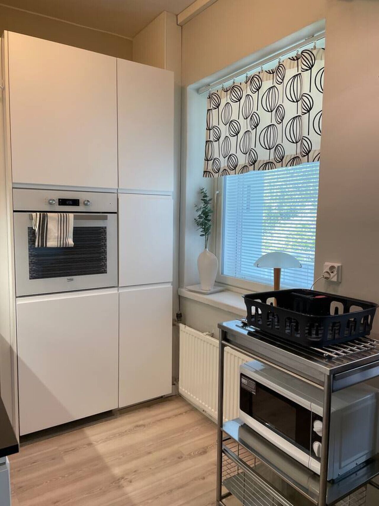 Cafetière/bouilloire, batterie de cuisine, vaisselle et ustensiles