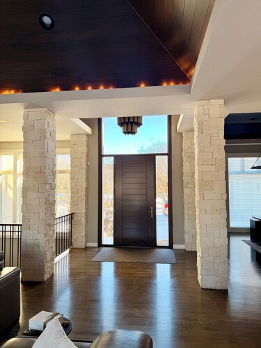 Luxury Bearpath Home - Twin Cities Getaway