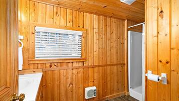 Douche, sĂšche-cheveux, serviettes fournies