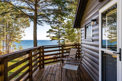 Charming cabin only feet from Lake Superior