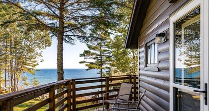 Charming cabin only feet from Lake Superior