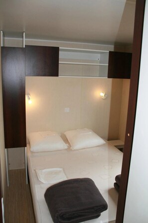 4 bedrooms, WiFi - ZEcamping 3 étoiles  dog friendly animations mobil-home TV (Chateauroux)