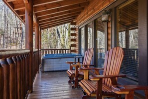 Outdoor spa tub - Bearfoot Retreat | Hot Tub (Sevierville)