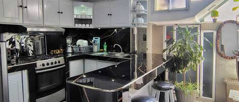 微波炉、茶具/咖啡用具、厨具/餐具、餐桌