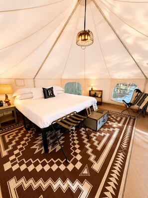 Free WiFi, bed sheets - Emerson Camp, Private Glamping Radio Ranch (Tub) (Burnt Ranch)