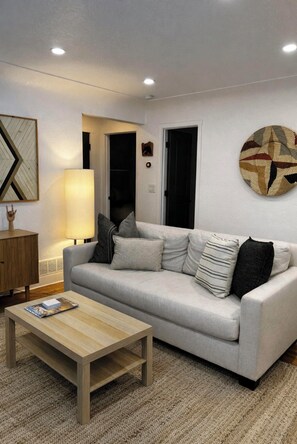 Living area - Englewood Escape (Englewood)