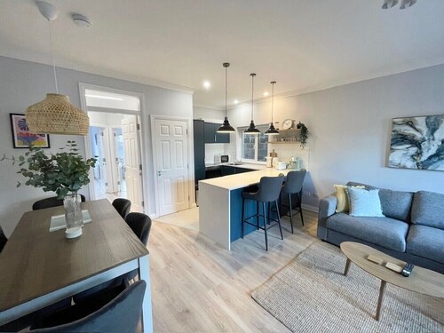 Stylish City Retreat 2 - sleeps 6