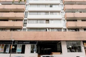 Exterior - Near Everything and a Some Art (Ciudad de México)