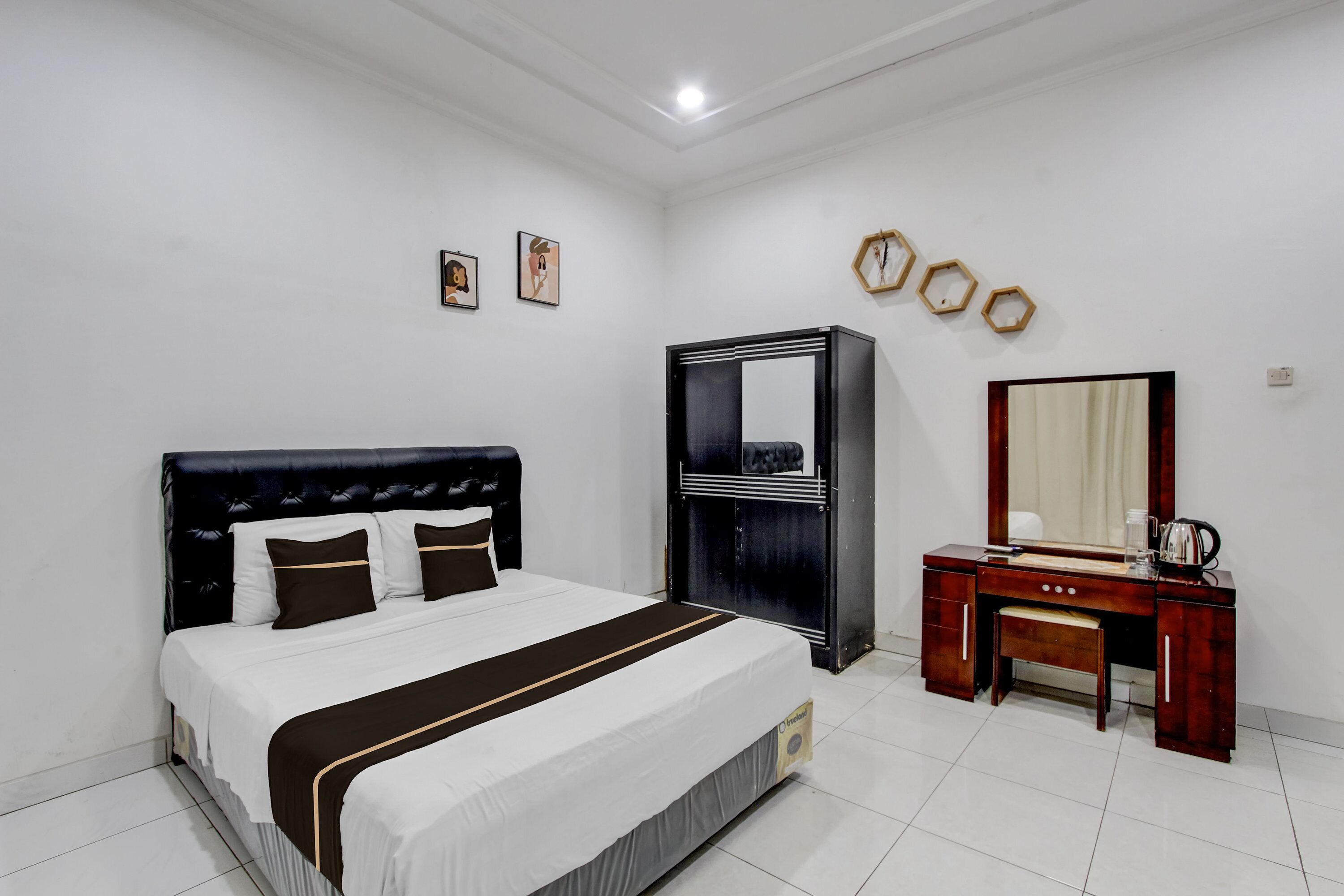 Deluxe Double Room | Free WiFi, bed sheets