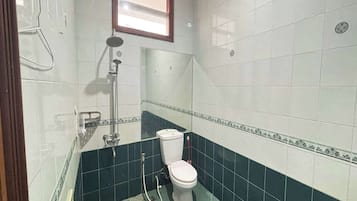 Standard Double Room | Bathroom | Shower