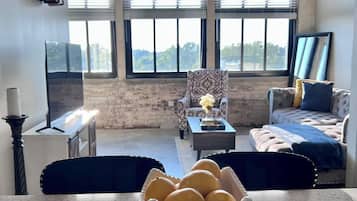 Smart-TV, videospill, bøker og PC-skjermer