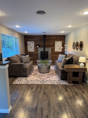 TV, fireplace - Peaceful-Cozy Home!
Modern Touches & Outdoor
Space! (Buckley)