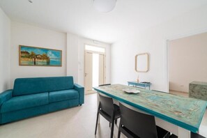 Classic House, Patio, Garden View | Living area