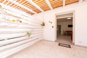 Casa Deluxe, pati, vistes al jardí | Interior