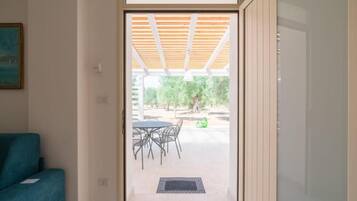 Classic House, Patio, Garden View | Interior