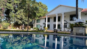 2 outdoor pools, open 6:00 AM to 10:00 PM, pool umbrellas, sun loungers - Hotel de la O (Yautepec)