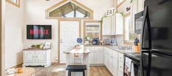 Romantic Tiny Home with Pond, Pier & Firepit