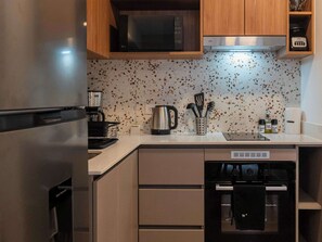 Fridge, microwave, oven, stovetop - w* | Deluxe Loft in the Heart of Miraflores (Miraflores)